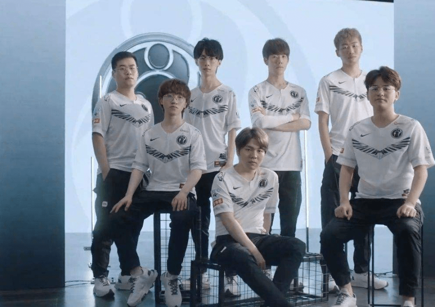 更是两种足 更是两种足